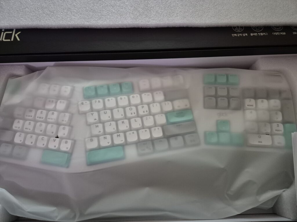 지클릭커 오피스프로 인체공학 로우키 저소음 무선 블루투스 풀윤활 기계식 키보드 EK500 카리브 화이트